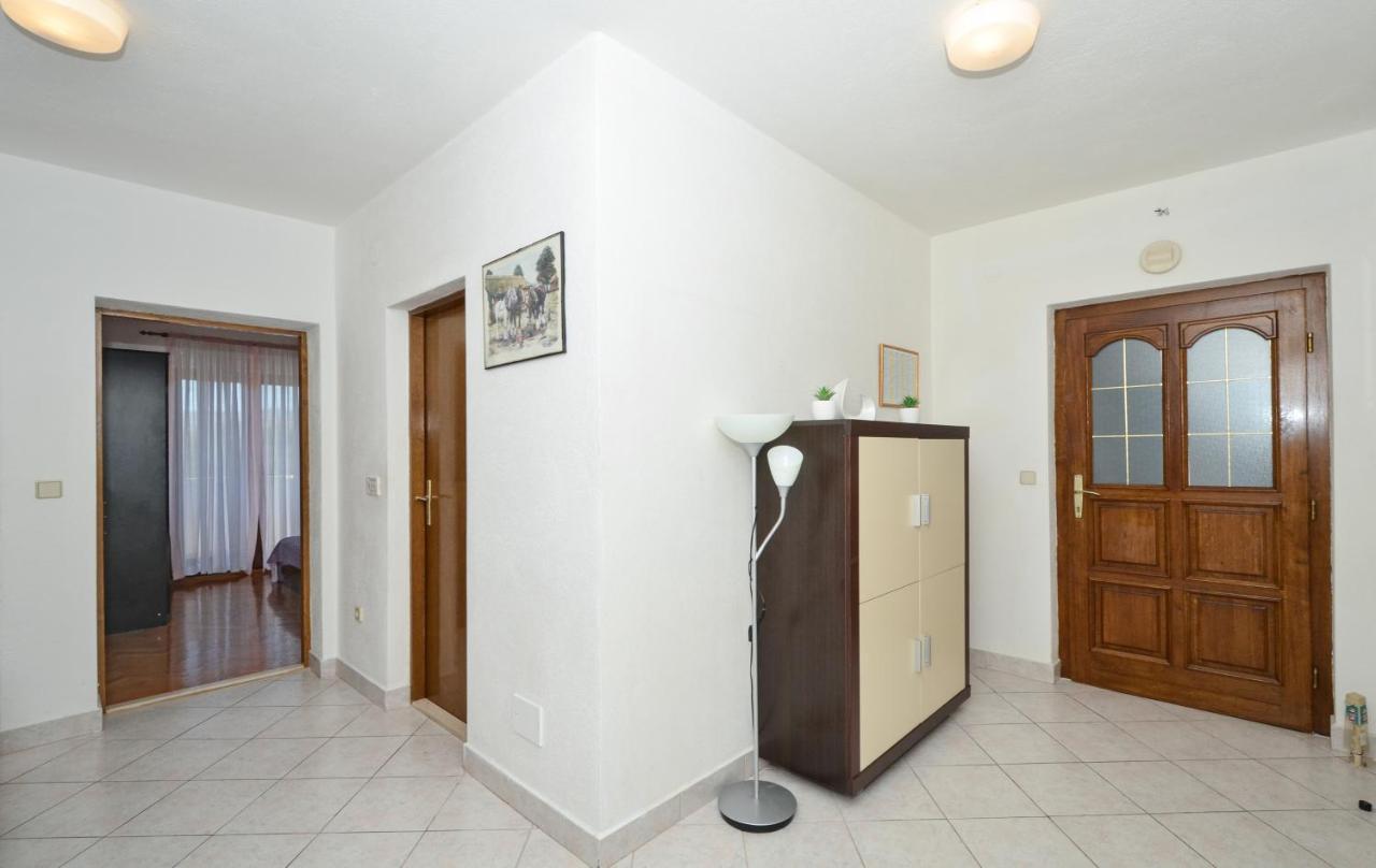 Apartment With Heated Pool And Sea View Trogir Exterior foto