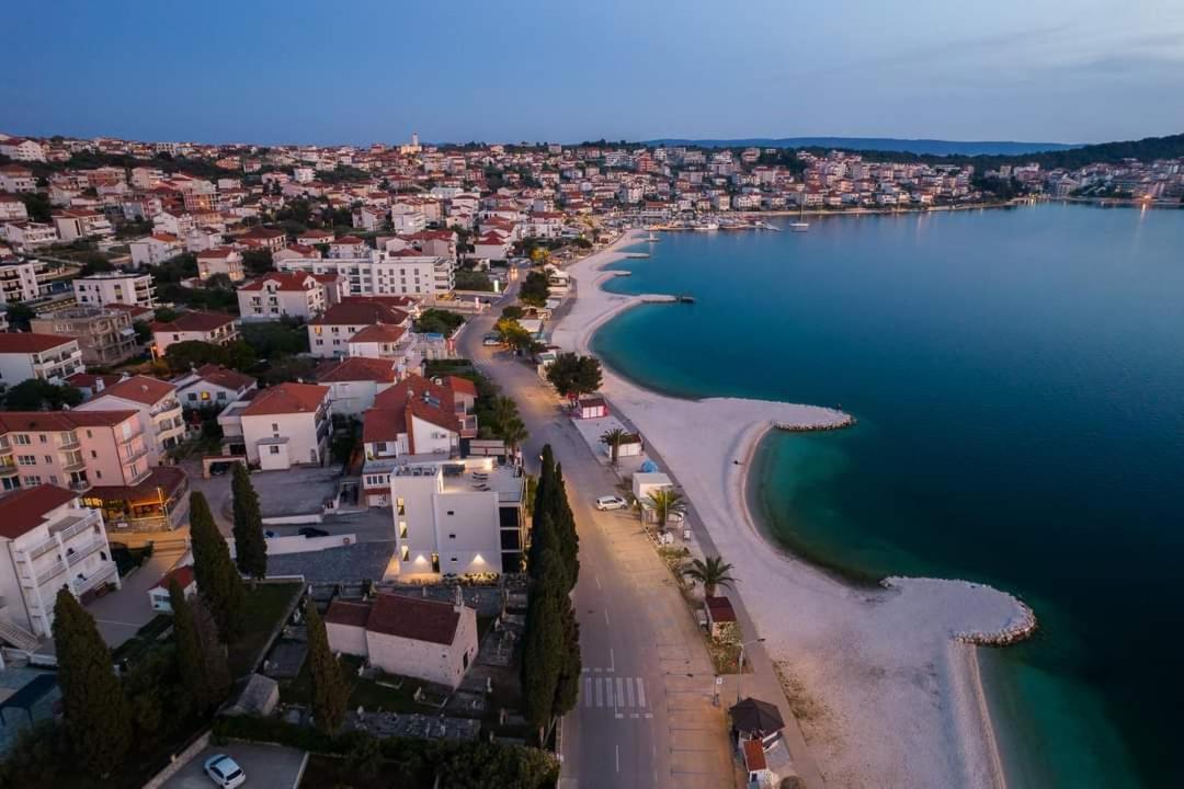 Apartment With Heated Pool And Sea View Trogir Exterior foto